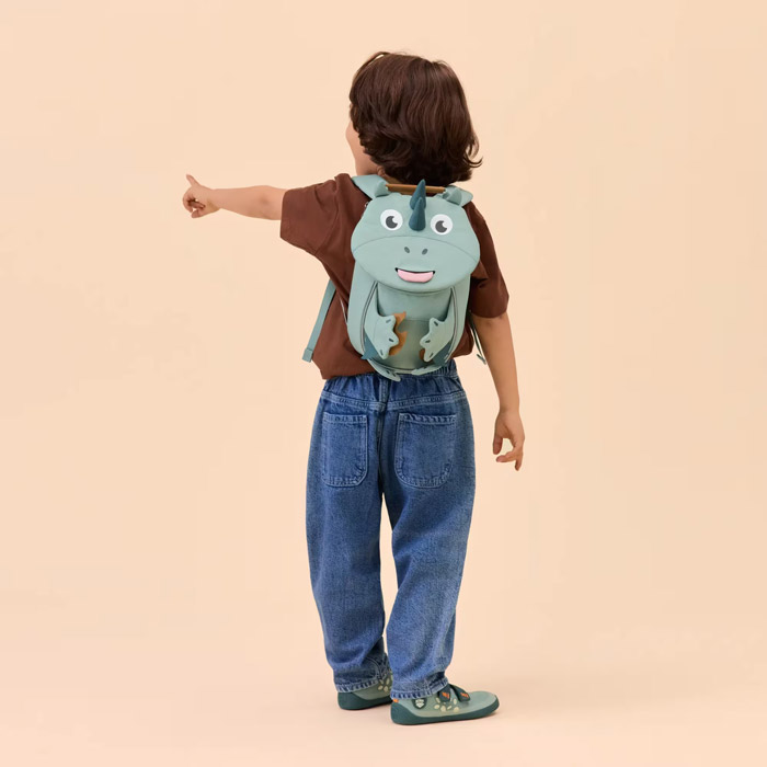 Affenzahn-SS26-01631-20153-10-Small-Friend-Pure-Dragon-product-model раница за детската ясла affenzahn Pure Dragon | ergo-bags.bg